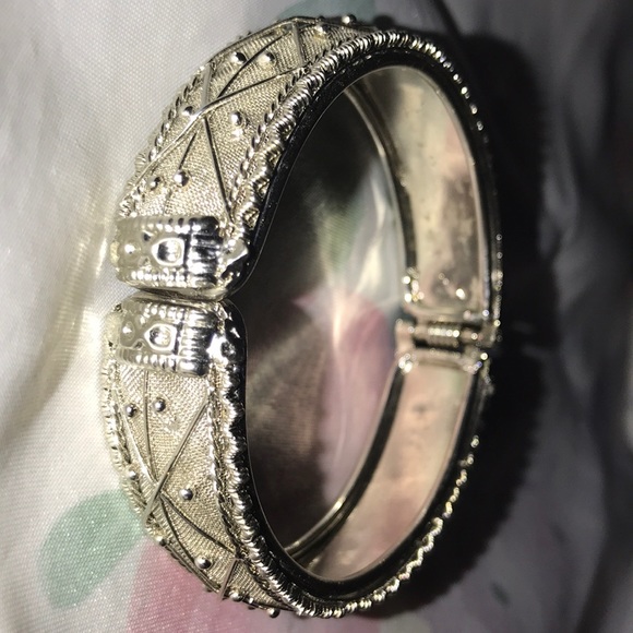 Bracelet - Picture 1 of 2